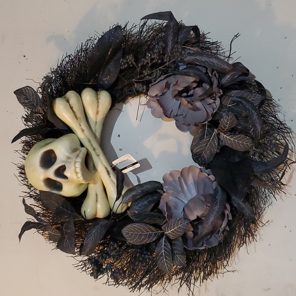 Ashland Other - Ashland Halloween Wreath ☠️ Skull & Crossbones